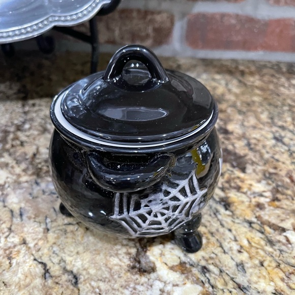 The Bake Shop cauldron covered mini casserole dish - Brand new - Picture 7 of 9